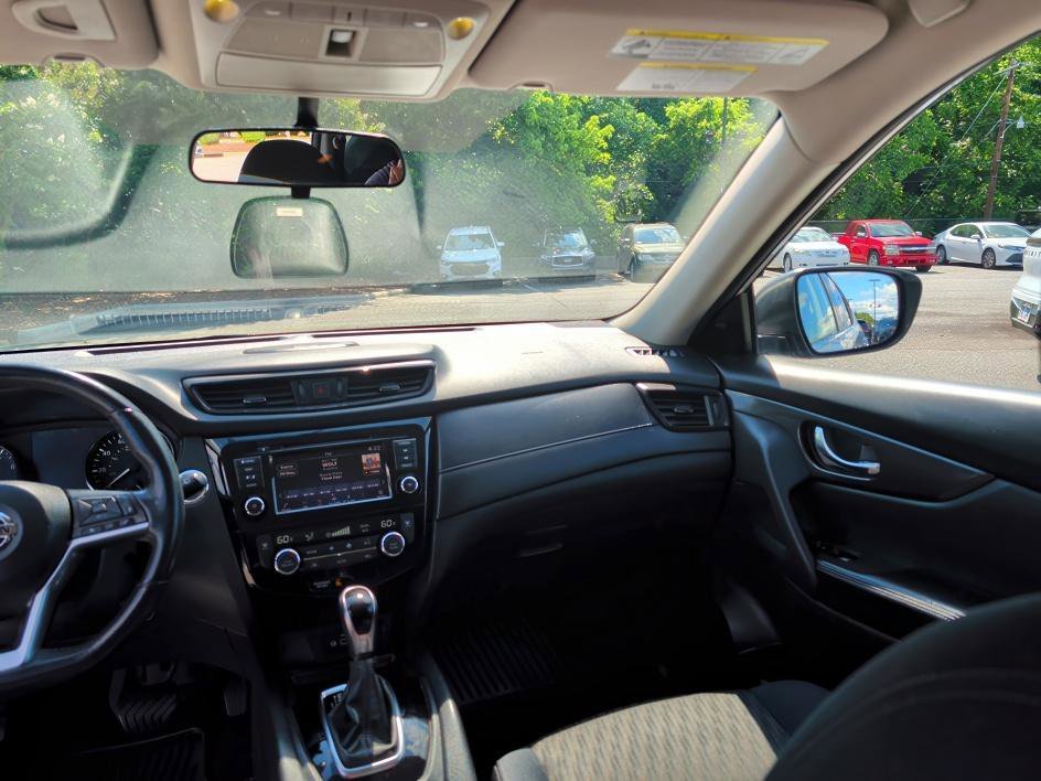 Used 2018 Brilliant Silver Nissan SV image 10