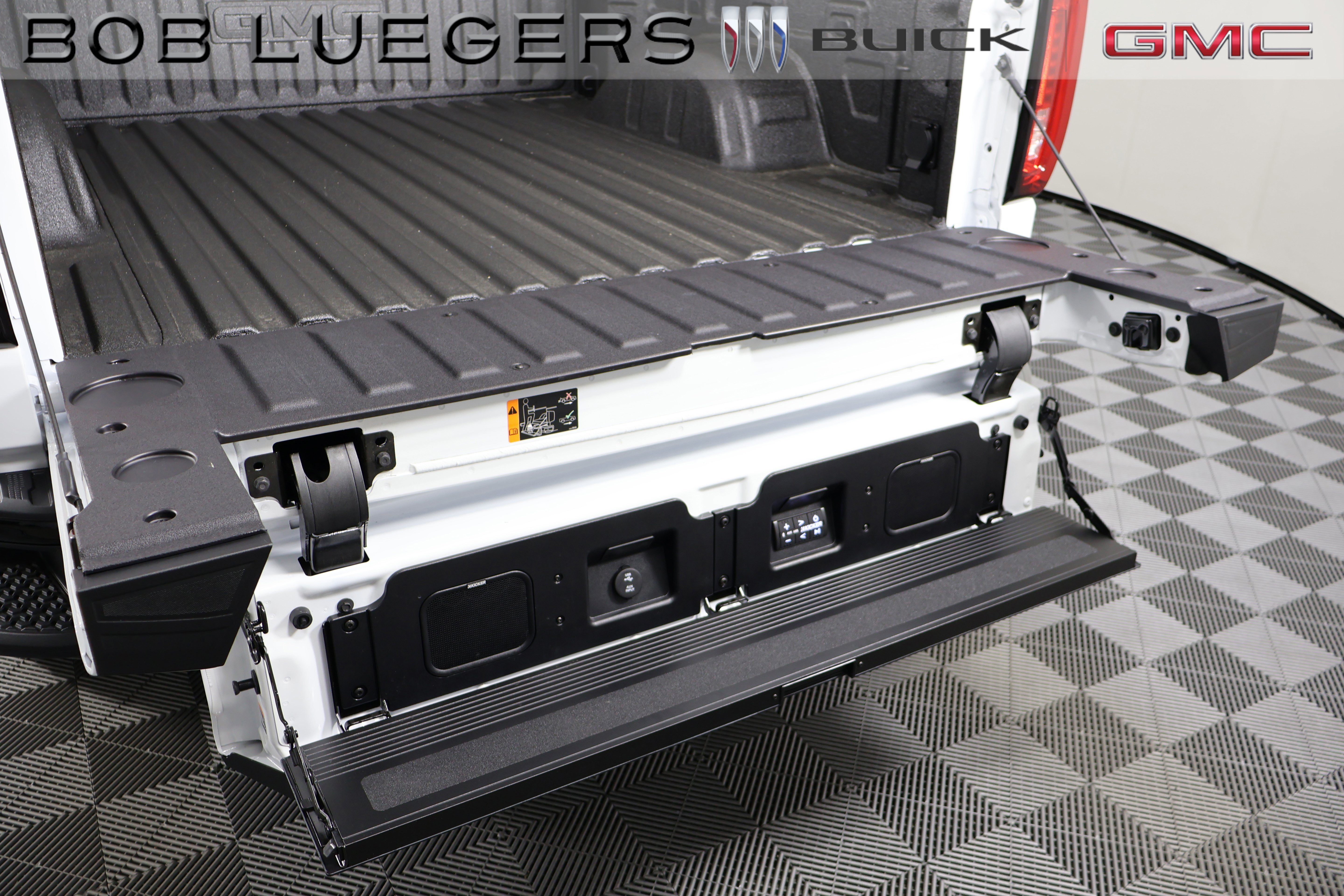 2026 GMC Sierra 1500 AT4X - Photo 8