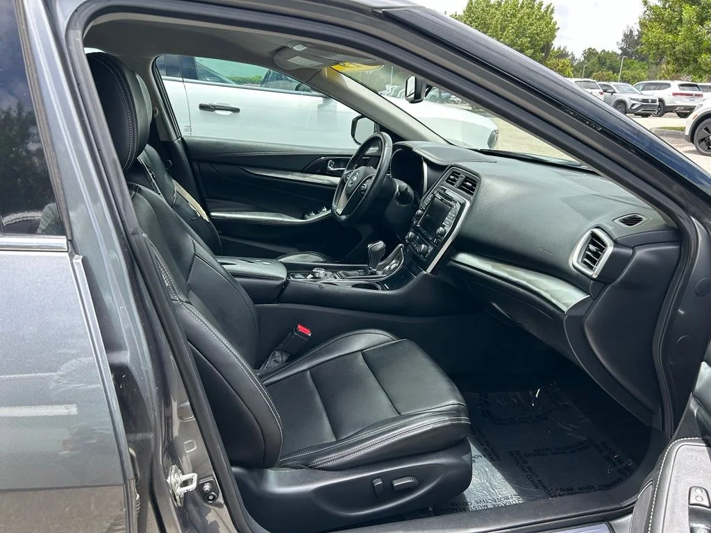 Used 2019 Gun Metallic Nissan 3.5 SV image 39