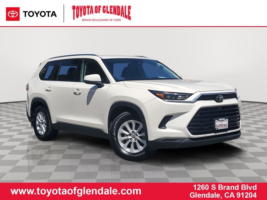 Used 2024 Cream Toyota XLE image 1