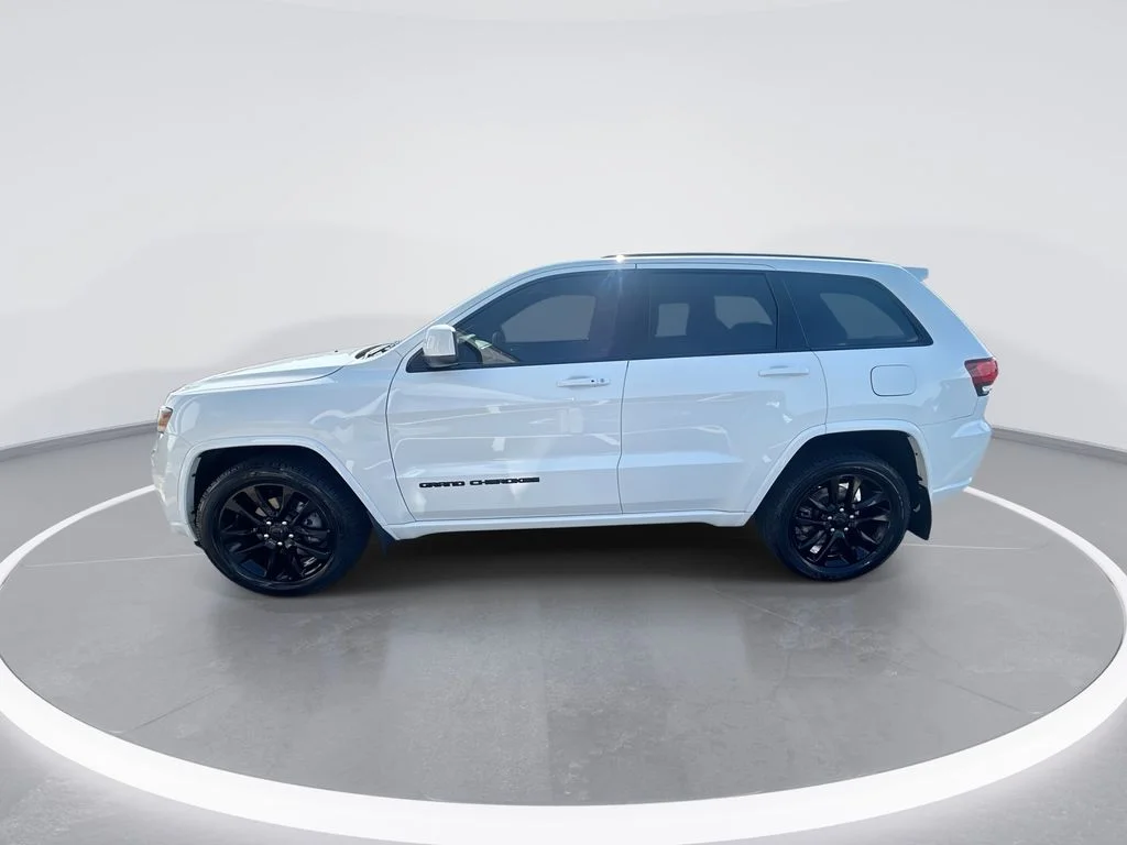 Used 2018 White Jeep Altitude image 5