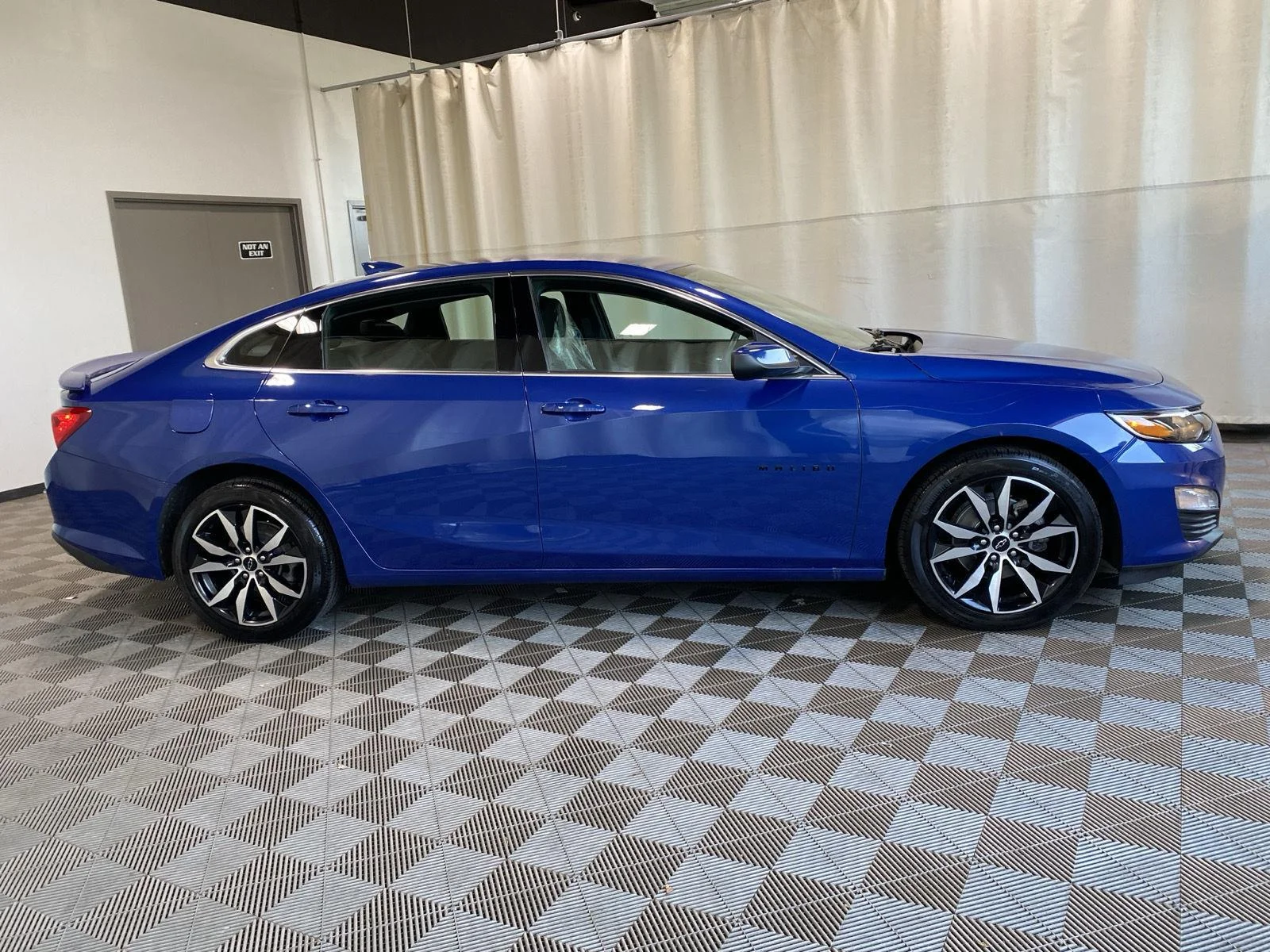 Used 2023 Riverside Blue Metallic Chevrolet RS image 9