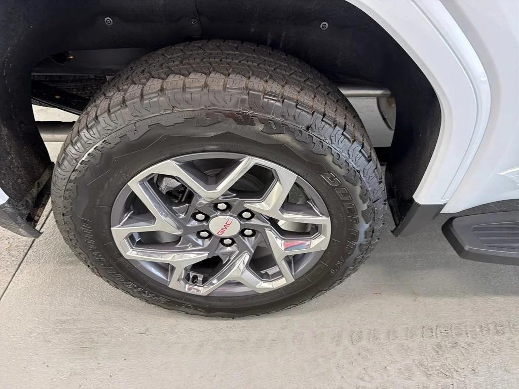 New 2026 Glacier White Tricoat GMC SLT image 4