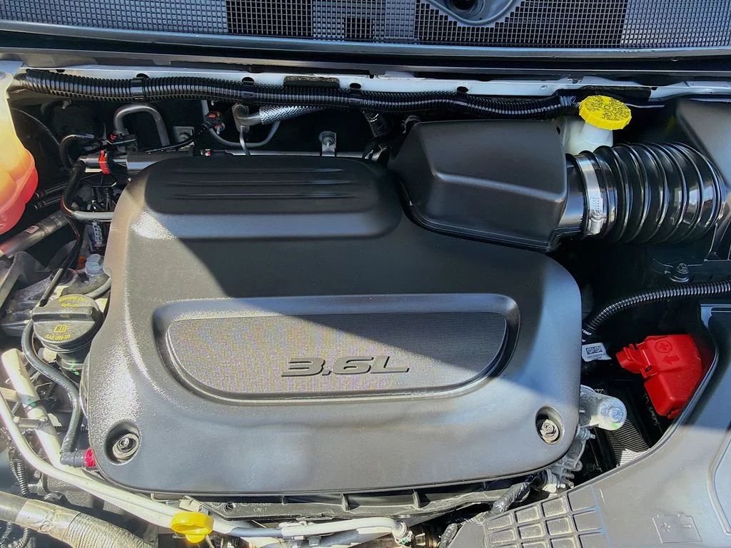 Used 2023 White Chrysler LX image 33