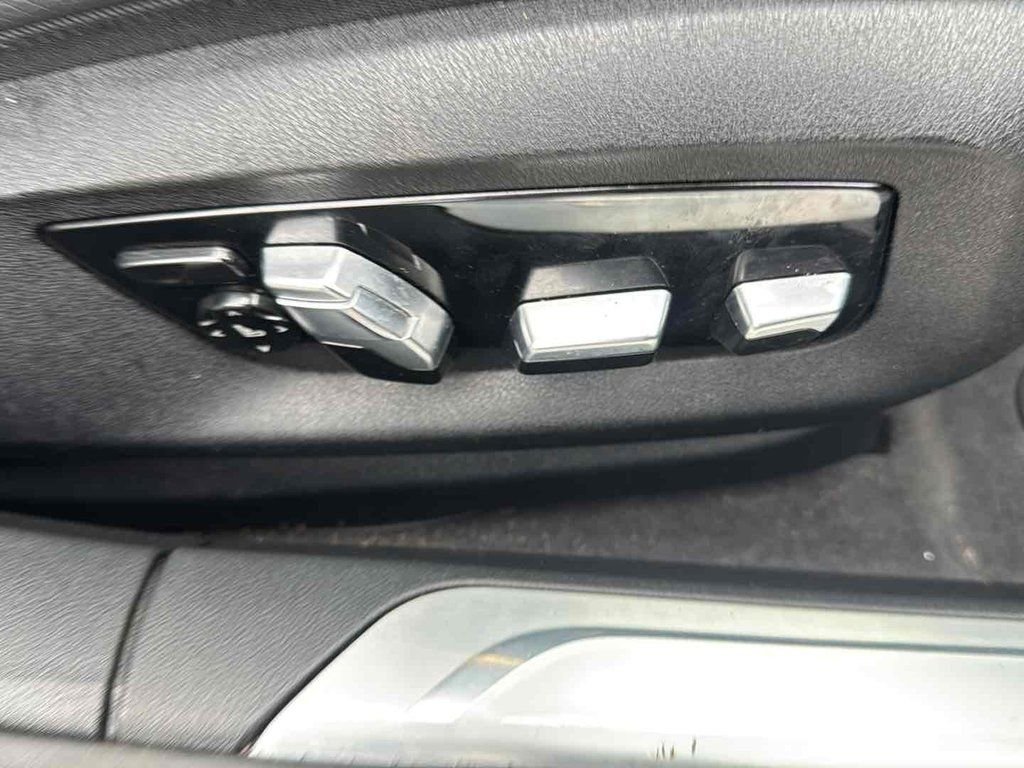 Used 2022 Black BMW 740i image 18