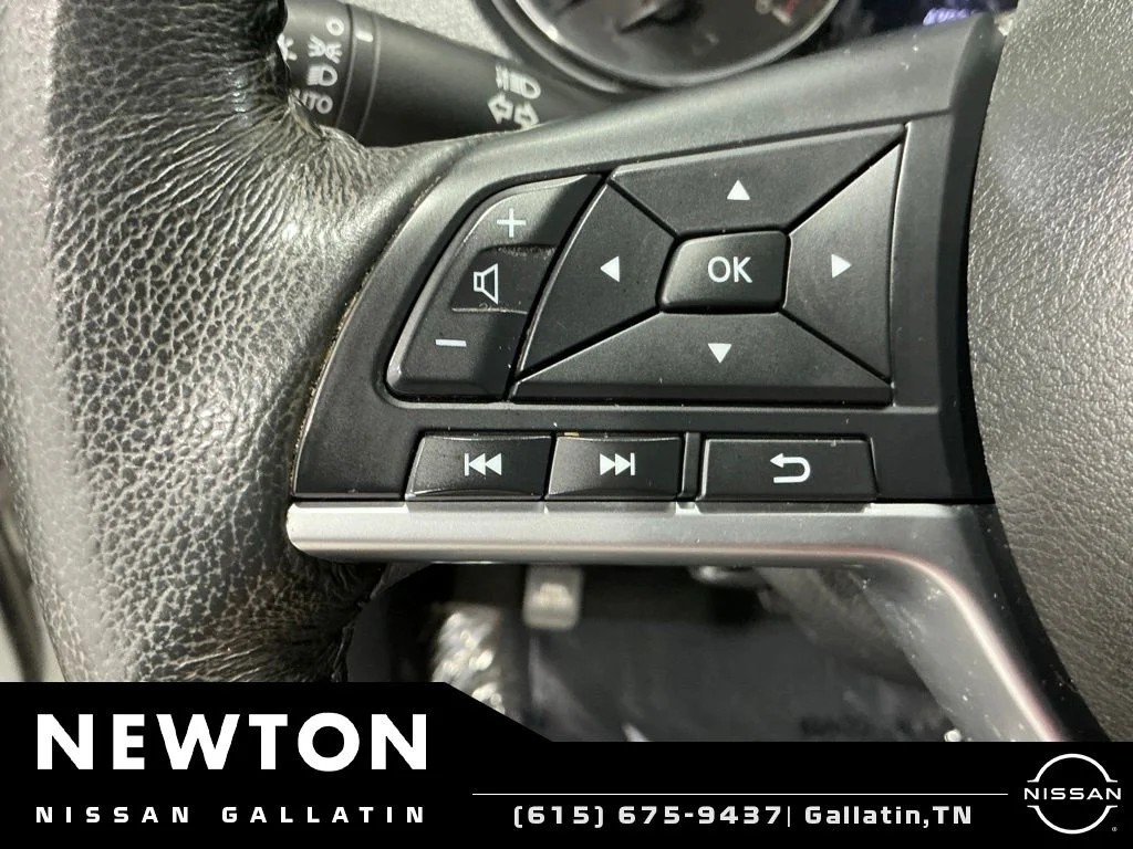 Used 2018 Pearl White Nissan SV image 26
