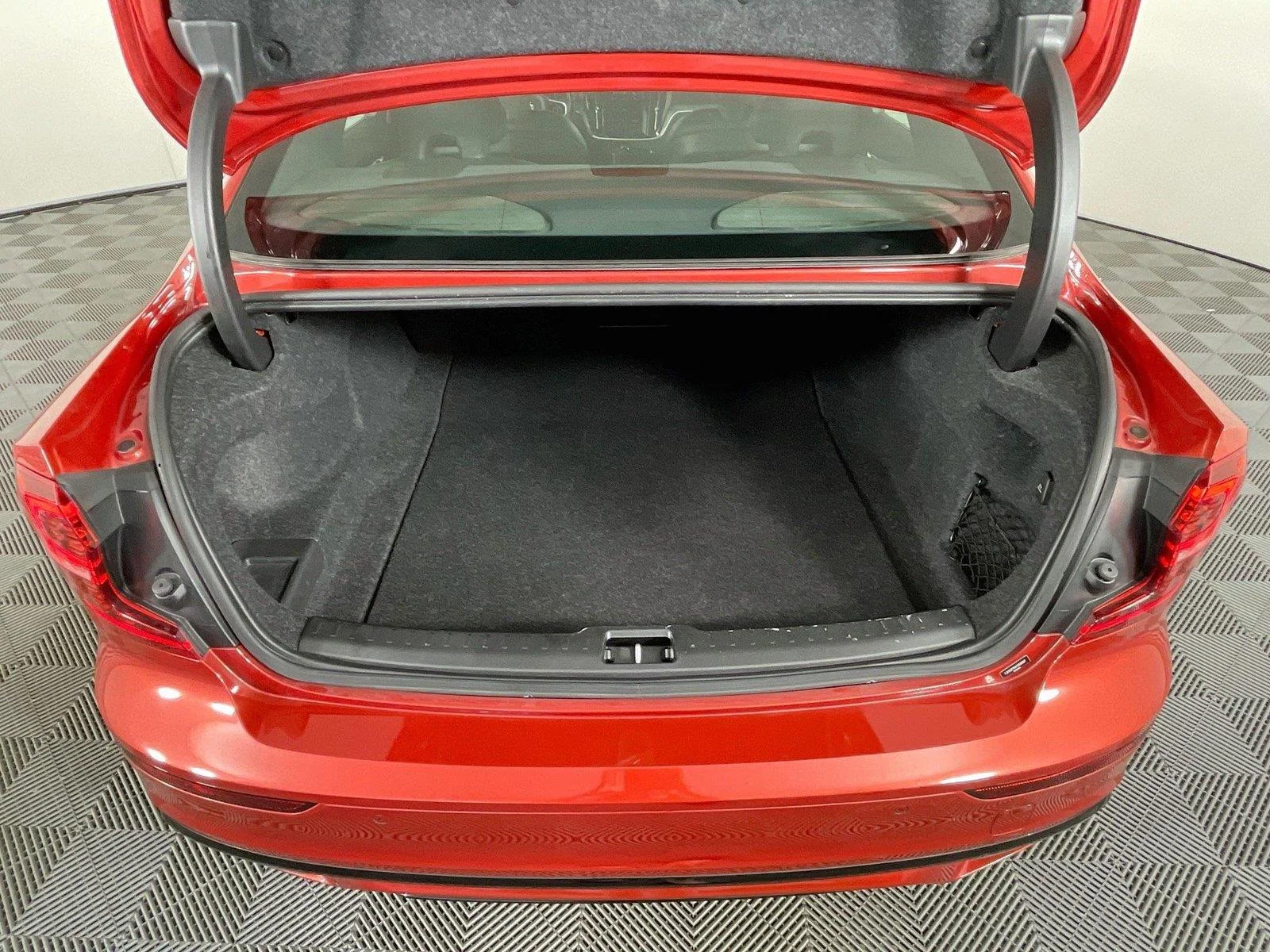 Used 2019 Fusion Red Metallic Volvo R-Design image 29