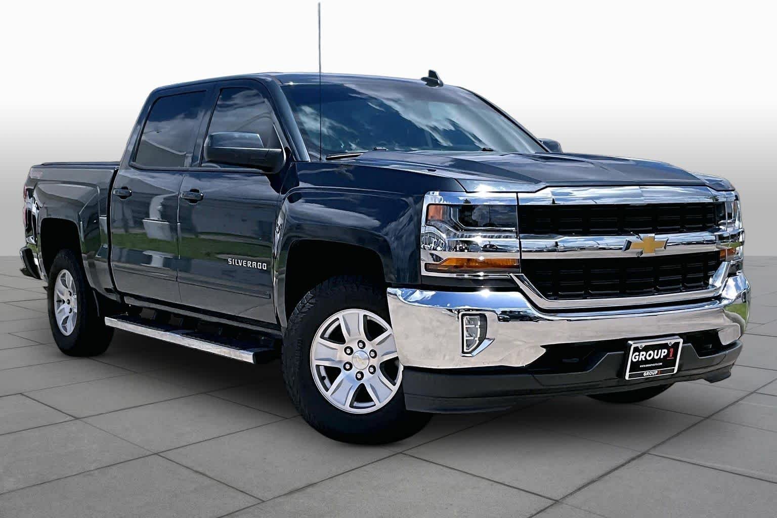 Used 2017 Graphite Metallic Chevrolet LT image 3