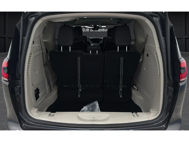 Used 2022 Crystal Metallic Chrysler Touring L image 25