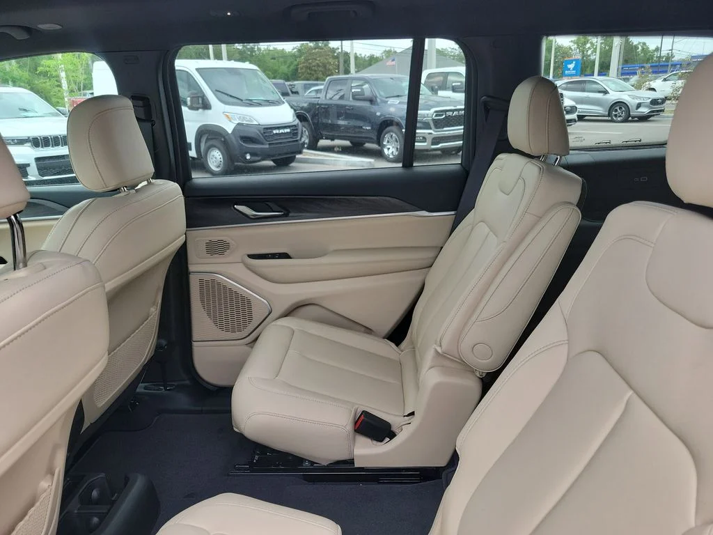 New 2026 Velvet Red Pearl-Coat Exterior Paint Jeep Limited image 25
