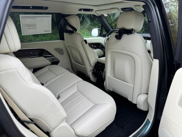 New 2027 Santorini Black Land Rover SE image 16
