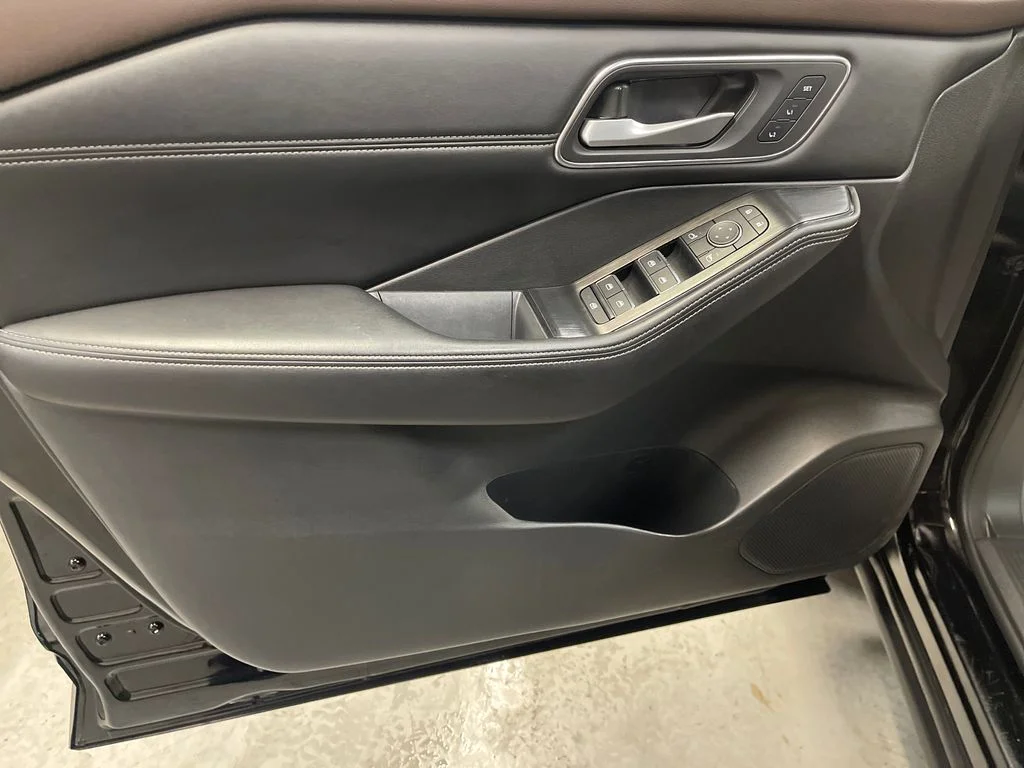 Used 2021 Black Nissan SL image 18