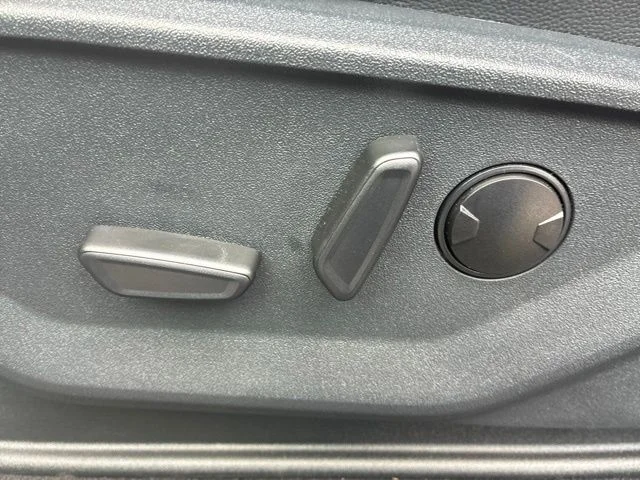New 2026 Agate Black Metallic Ford F-250® Lariat® image 21