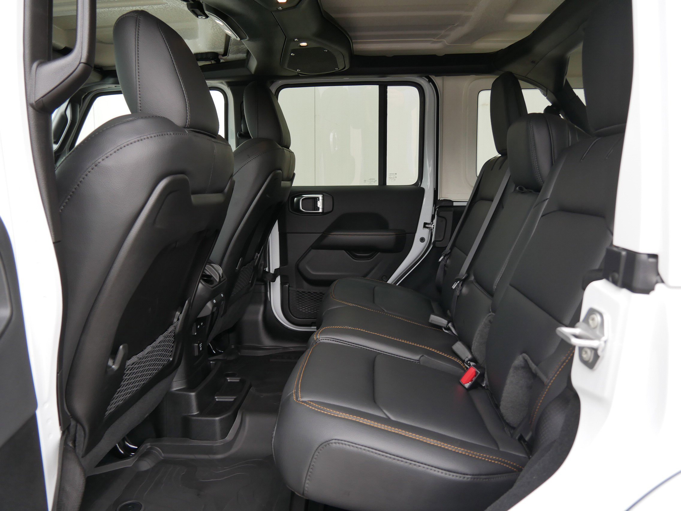 New 2026 Bright White Clear-Coat Exterior Paint Jeep Sahara image 8