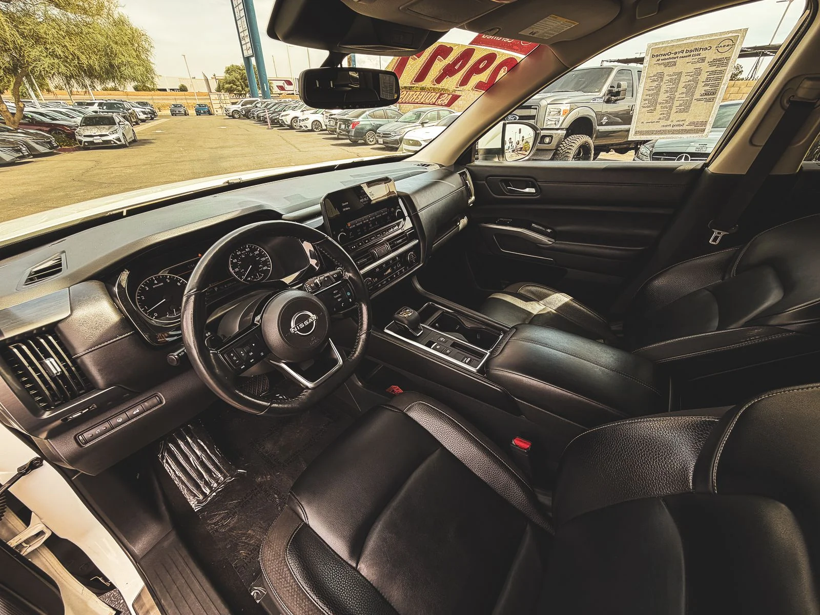 Used 2022 White Nissan SL image 15