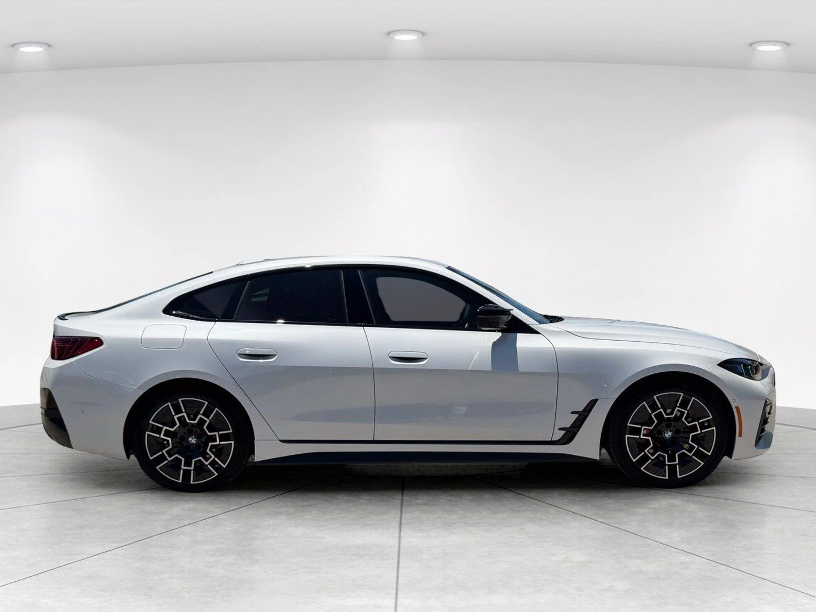 New 2026 Mineral White Metallic BMW M440i image 2