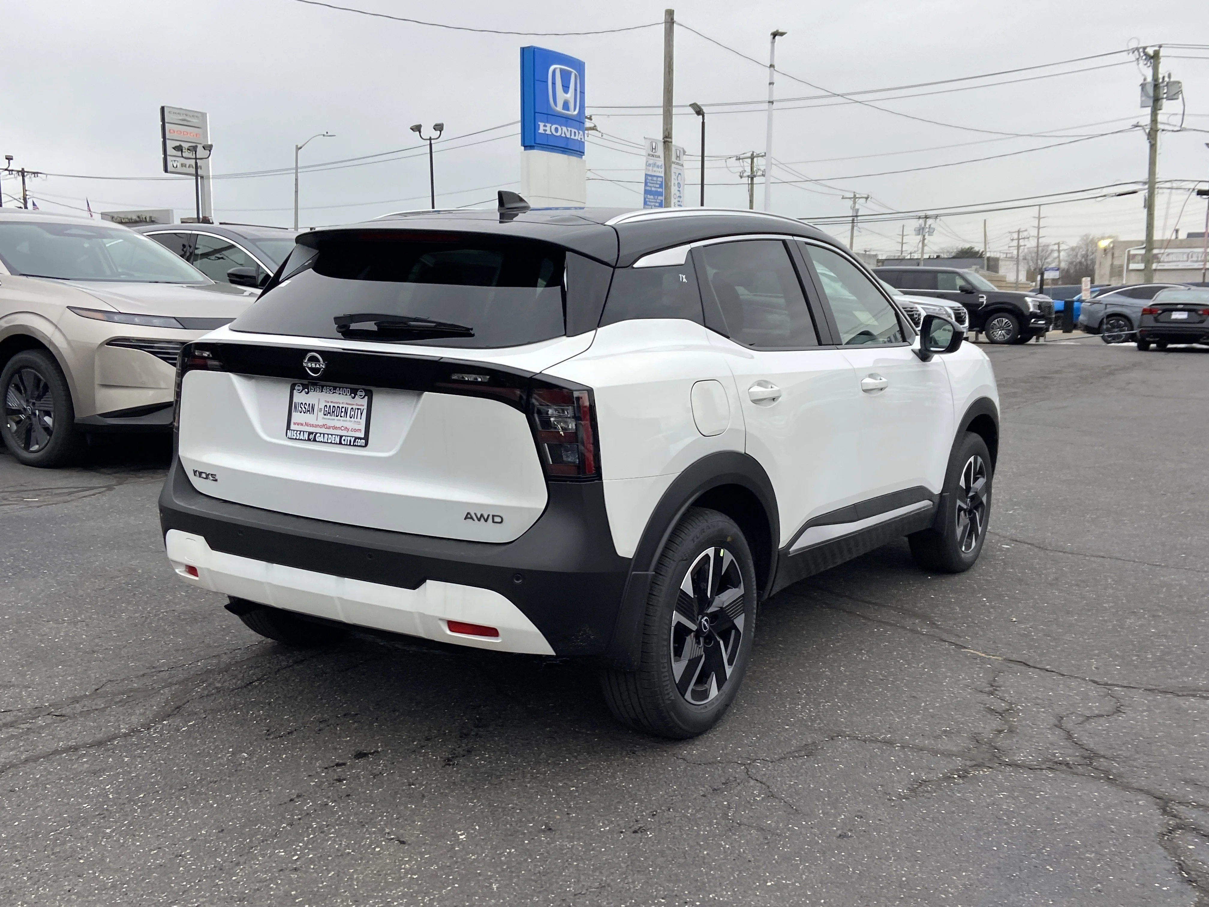 New 2026 Aspen White Tricoat/Super Black Nissan SV image 4