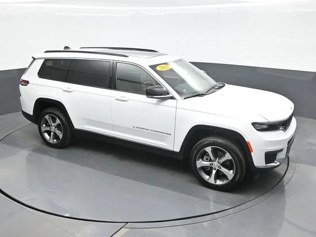Used 2025 White Jeep Limited image 15