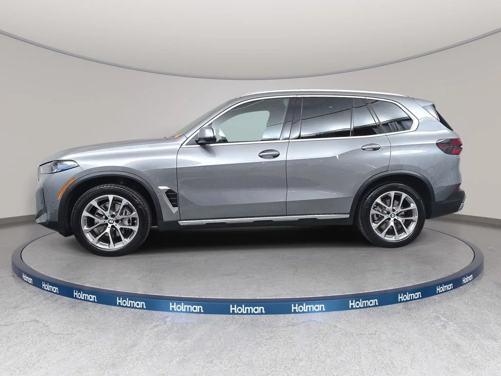 Used 2026 Skyscraper Grey Metallic BMW xDrive40i image 9