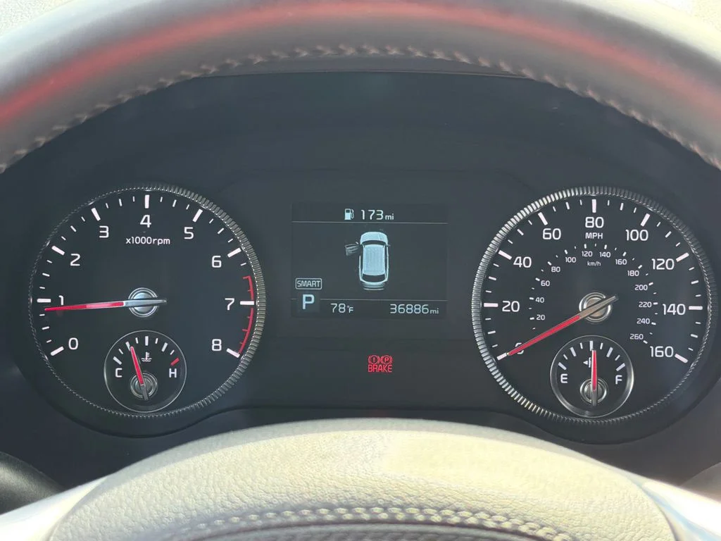 Used 2022 White Kia EX image 27