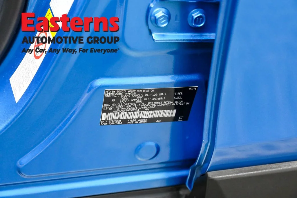 Used 2017 Blue Toyota XLE image 34