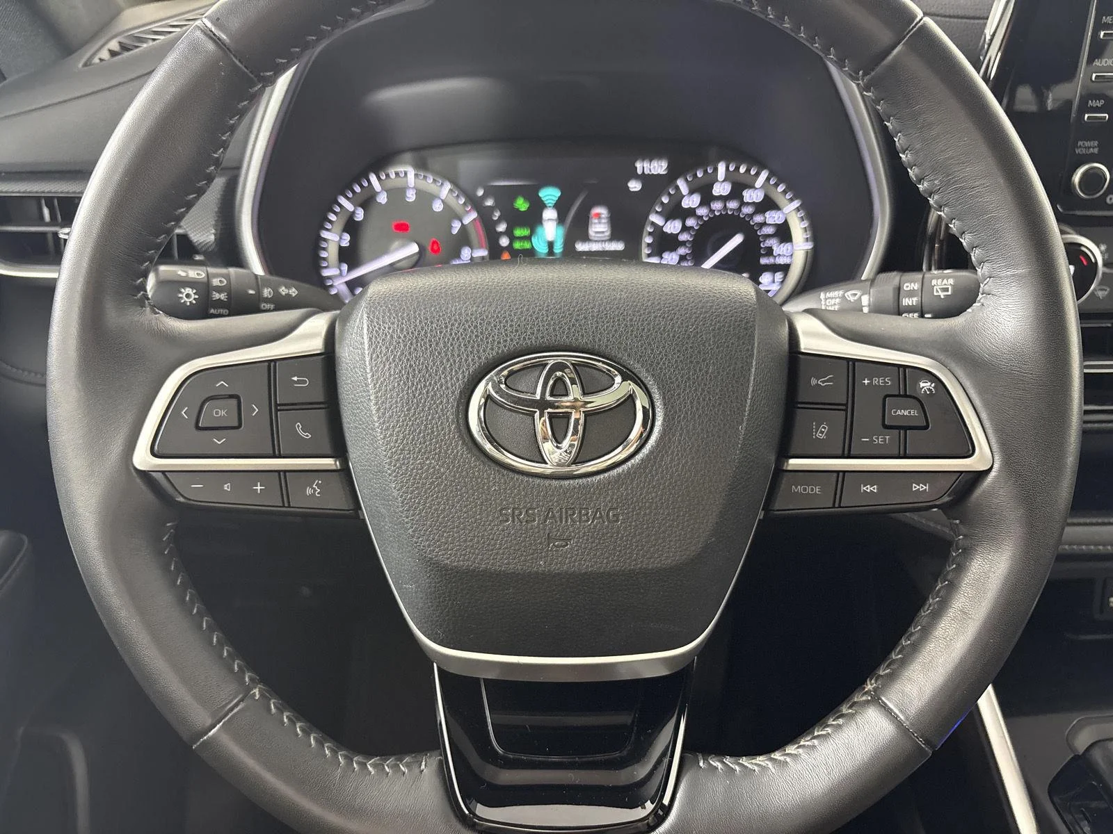 Used 2022 Wind Chill Pearl Toyota XSE image 10