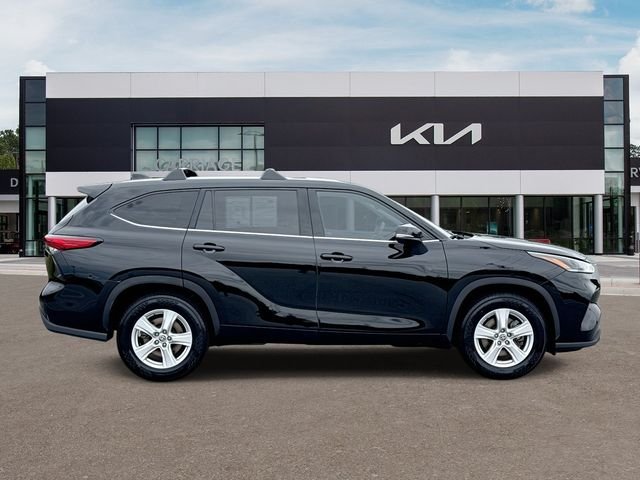 Used 2021 Black Toyota L image 9