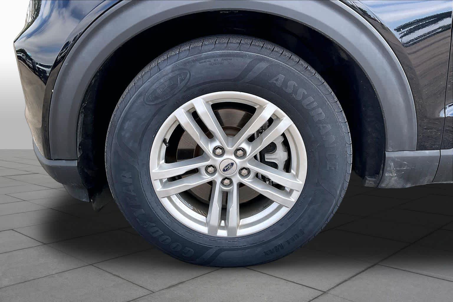 Used 2022 Agate Black Metallic Ford XLT image 11