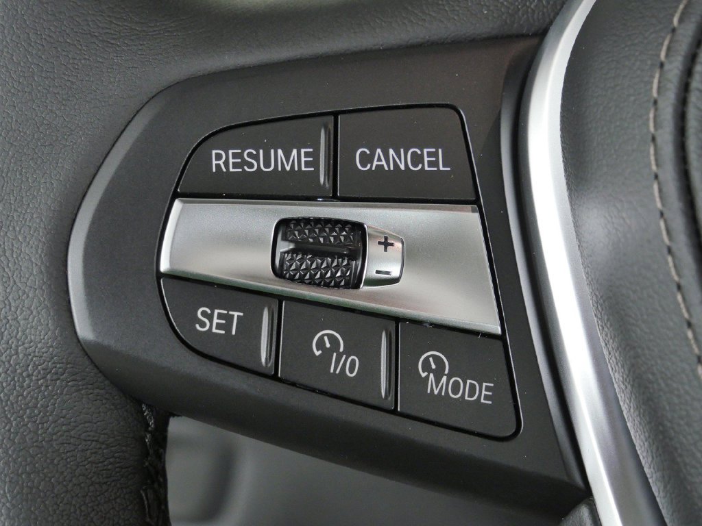 New 2026 Manhattan Green Metallic BMW xDrive50e image 41
