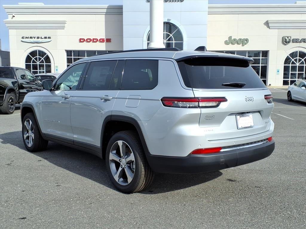 New 2025 Silver Zynith Exterior Paint Jeep Limited image 16