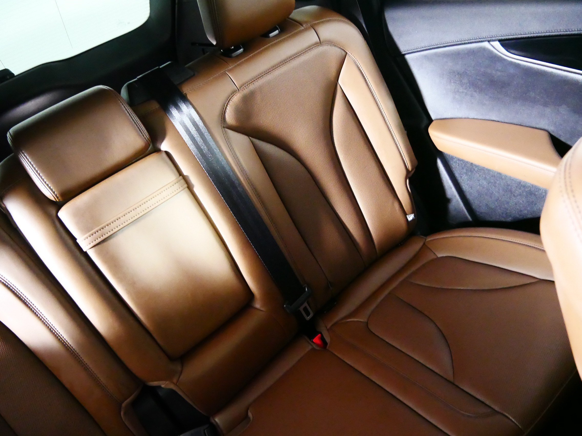 Used 2022 Ceramic Pearl Metallic Tinted Clearcoat Lincoln Reserve image 14