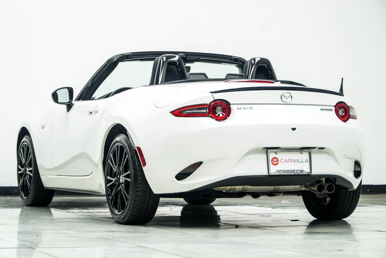 Used 2025 White Mazda Club image 15
