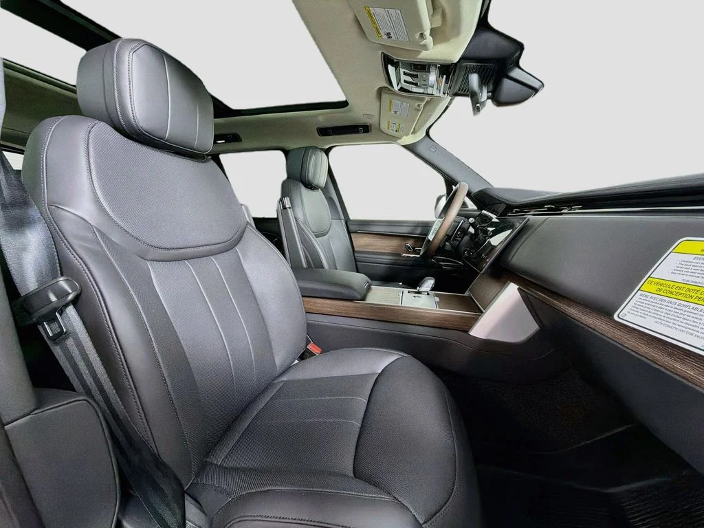 New 2026 Eiger Grey Land Rover SE image 30