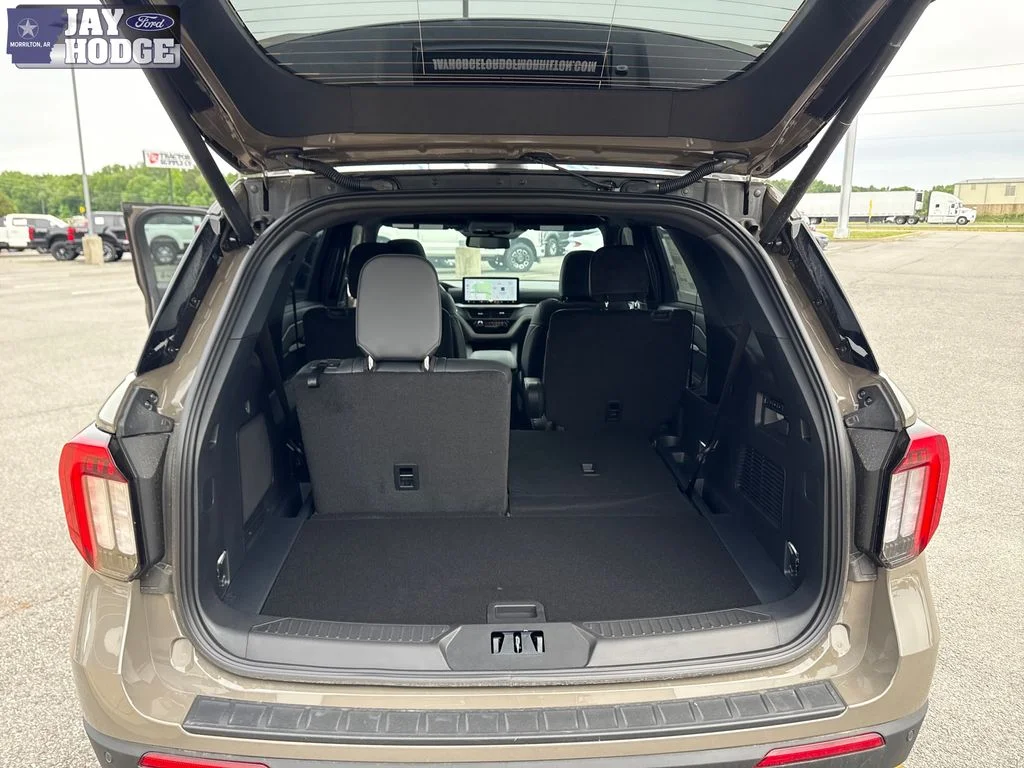 New 2026 Marsh Gray Ford Tremor® image 26