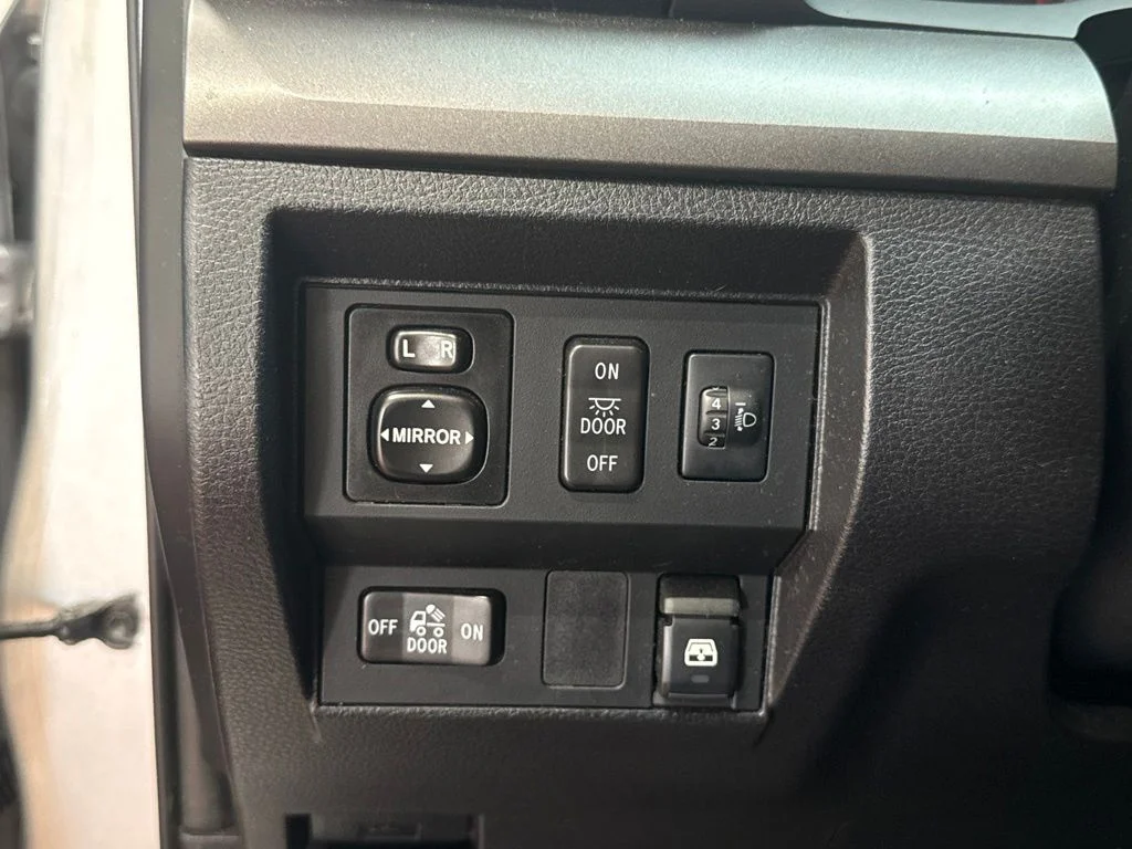 Used 2014 Silver Sky Metallic Toyota SR5 image 21