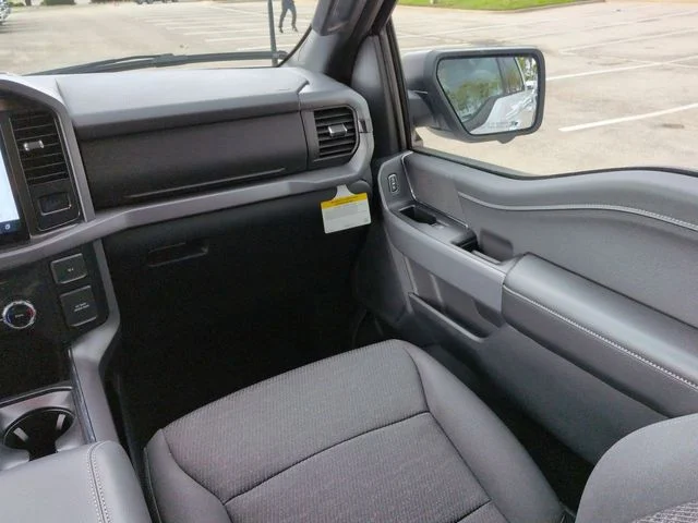 New 2026 Oxford White Ford XLT image 17