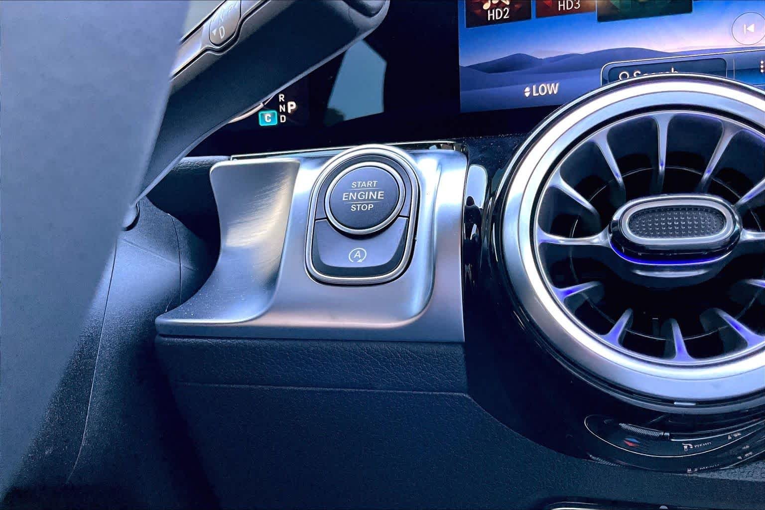 New 2026 Polar White Mercedes-Benz GLB 250 image 12