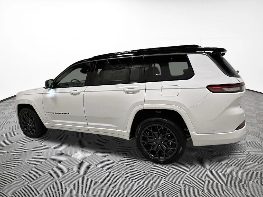 New 2026 Bright White Clear-Coat Exterior Paint Jeep Summit image 14