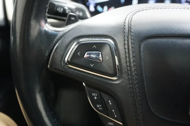 Used 2019 WHITE Lincoln Reserve I image 26