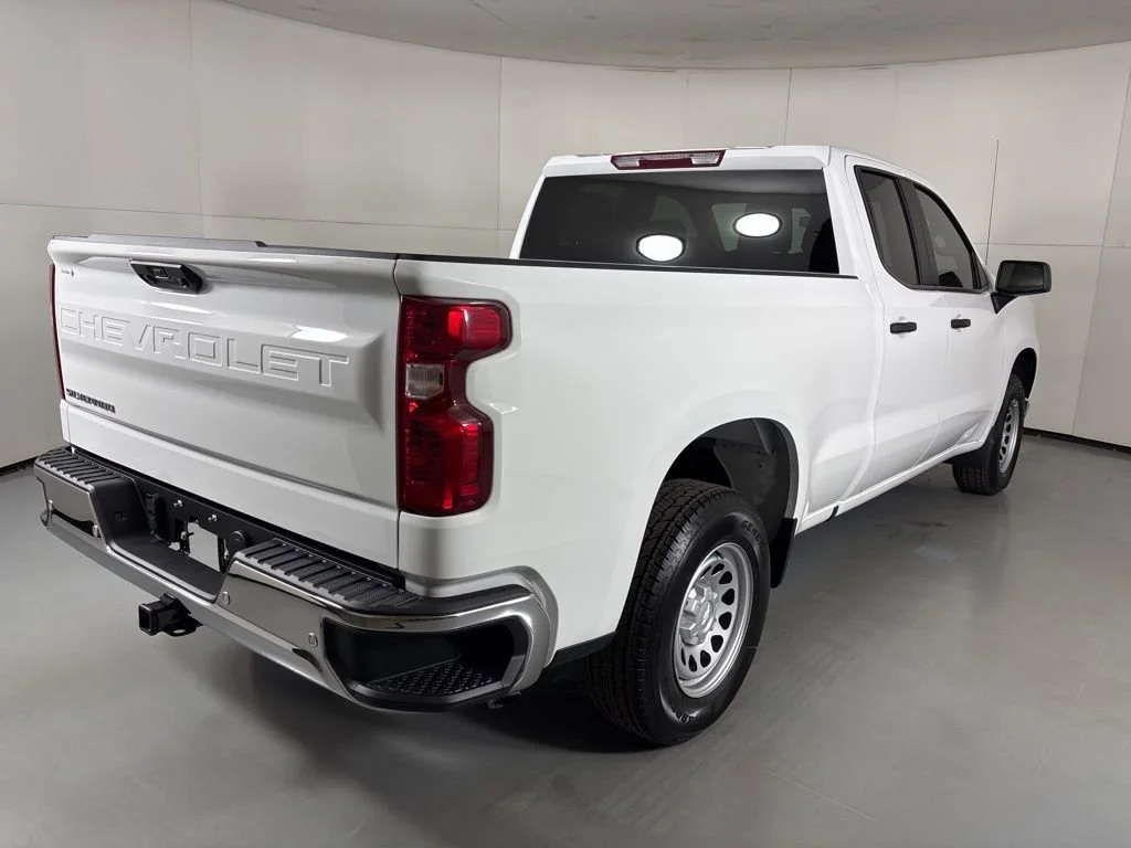 New 2026 Summit White Chevrolet WT image 10