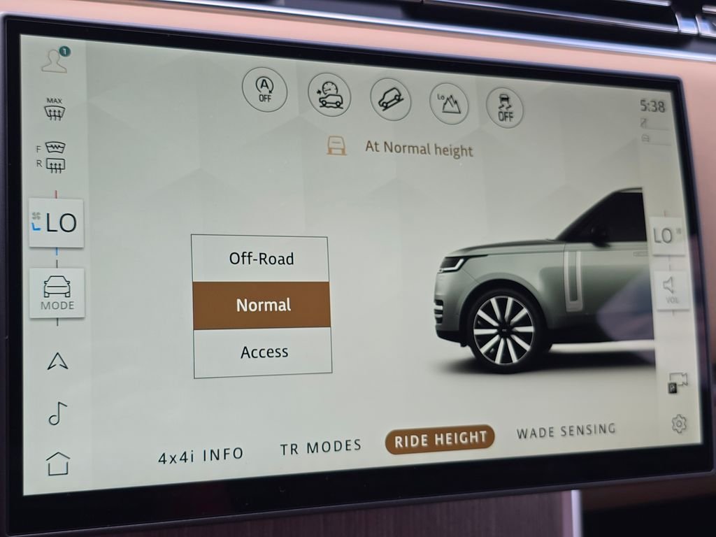 New 2026  Land Rover SE image 35