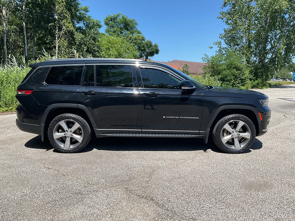 Certified Used 2021 Diamond Black Crystal Pearl Coat Jeep Limited image 4