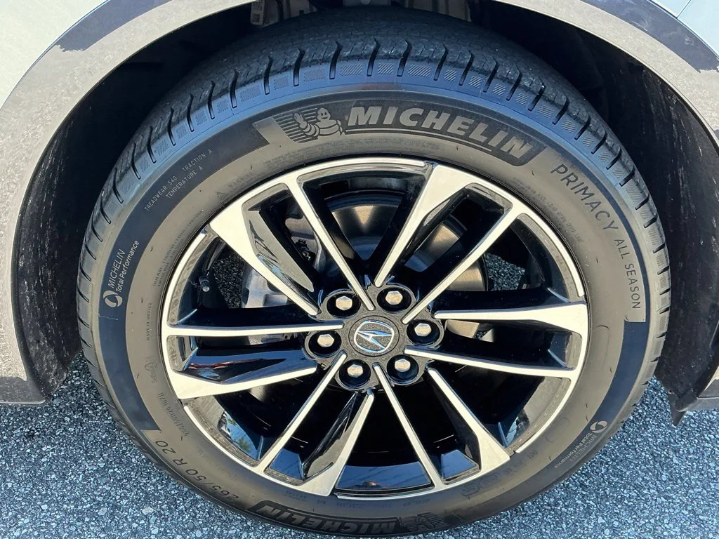 Used 2024  Acura Base image 18
