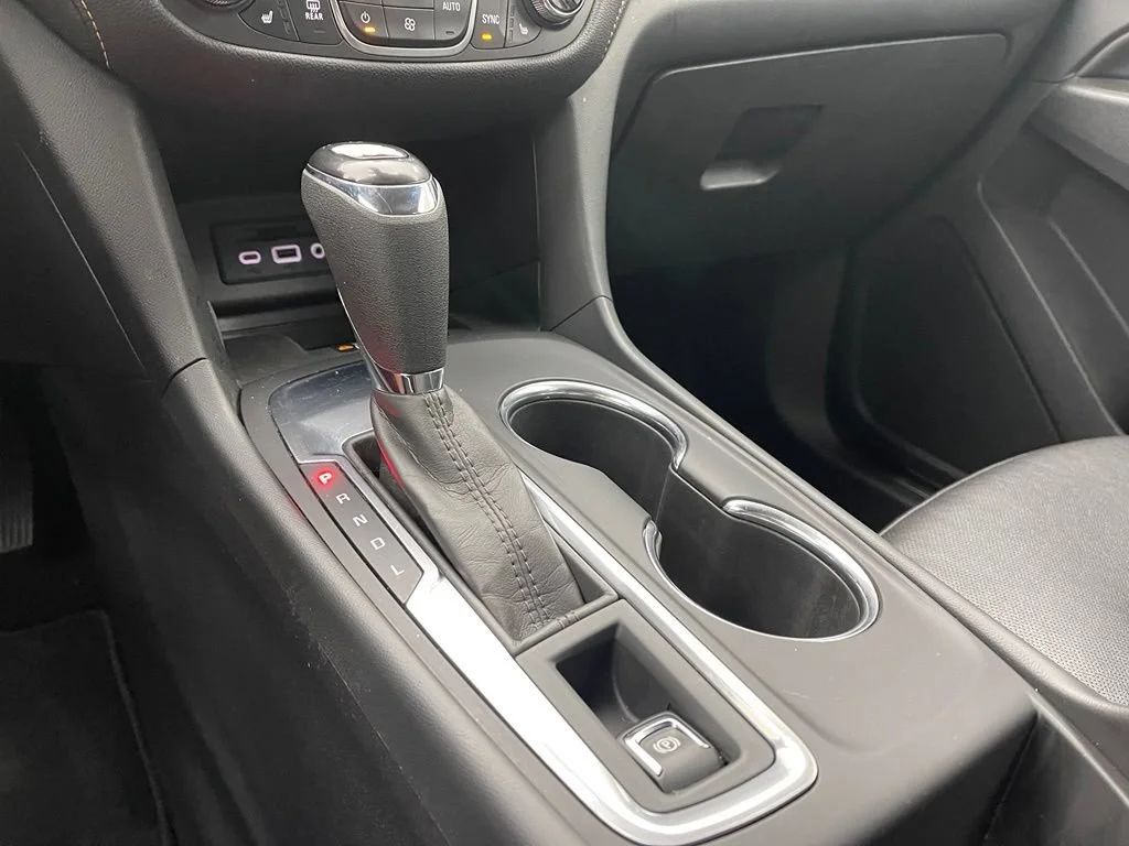 Used 2020 SILVER ICE METALLIC Chevrolet Premier image 28