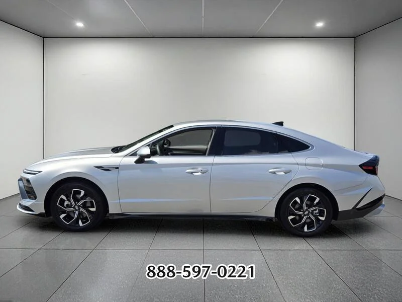 Used 2025 Silver HYUNDAI SEL image 2
