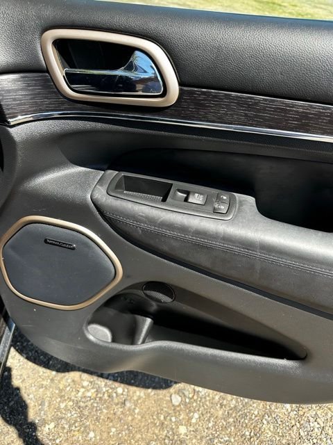 Used 2016 Brilliant Black Crystal Pearlcoat Jeep Summit image 21