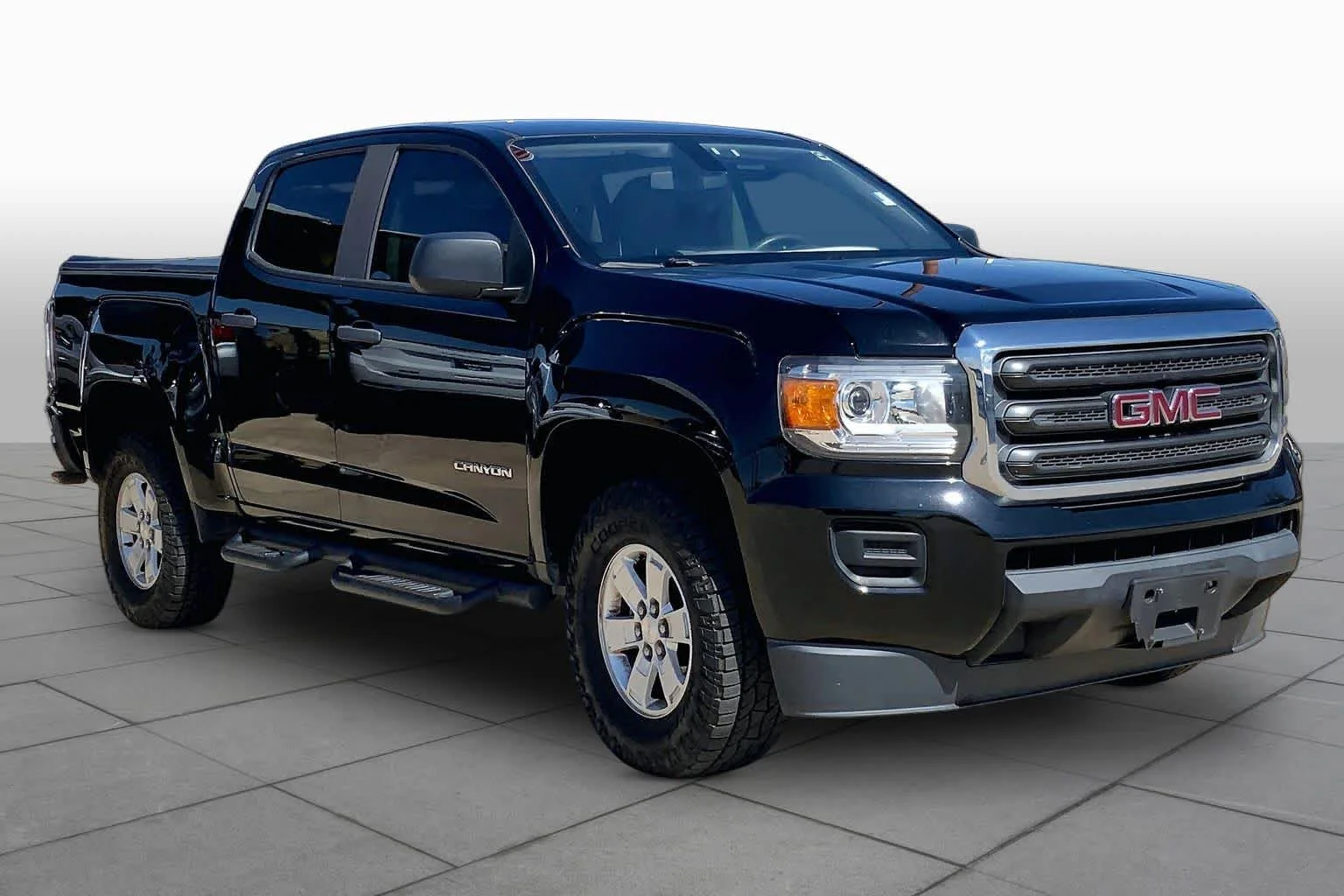 Used 2018 ONYX BLACK GMC 2WD image 3