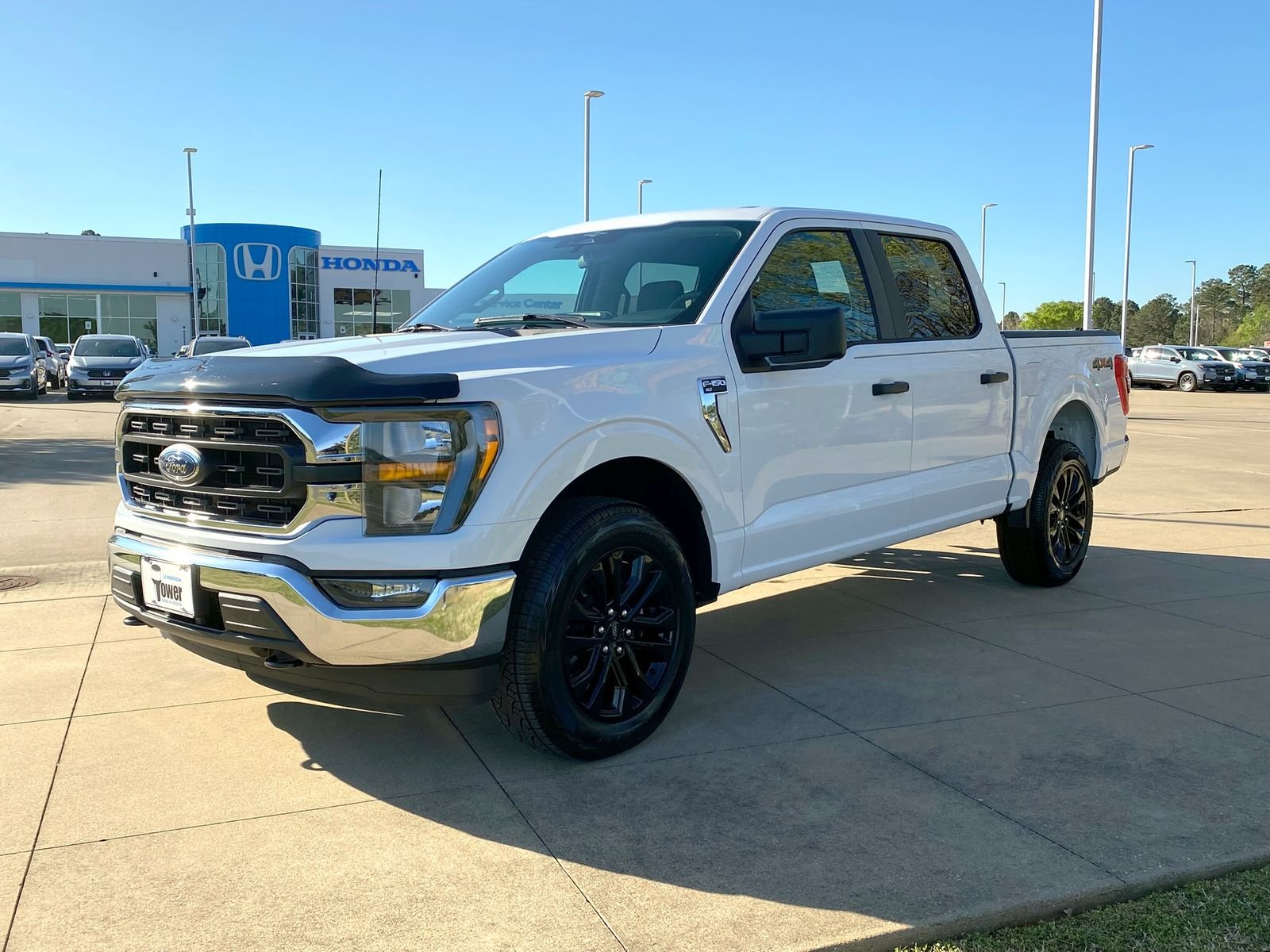 Used 2023 Oxford White Ford XLT image 3