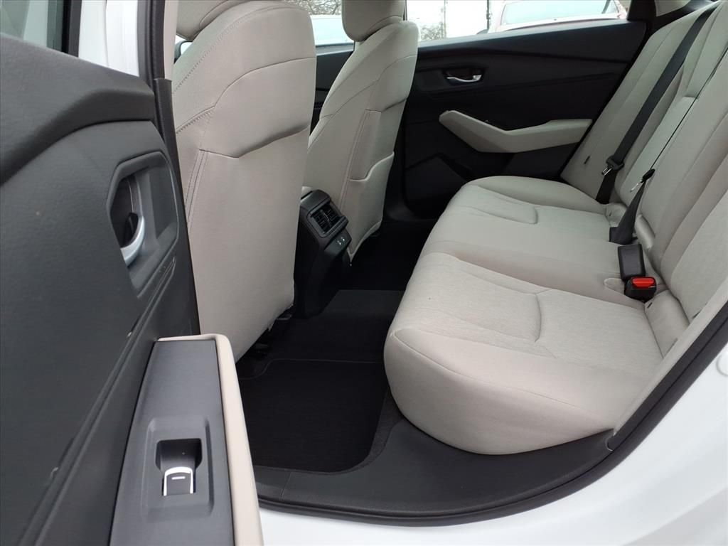 New 2025 Platinum White Pearl Honda 1.5T SE image 5