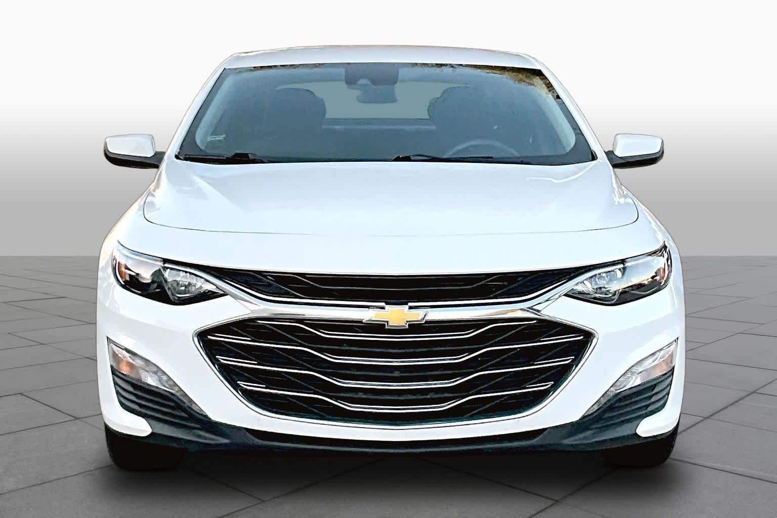 Used 2024 Summit White Chevrolet LT image 4